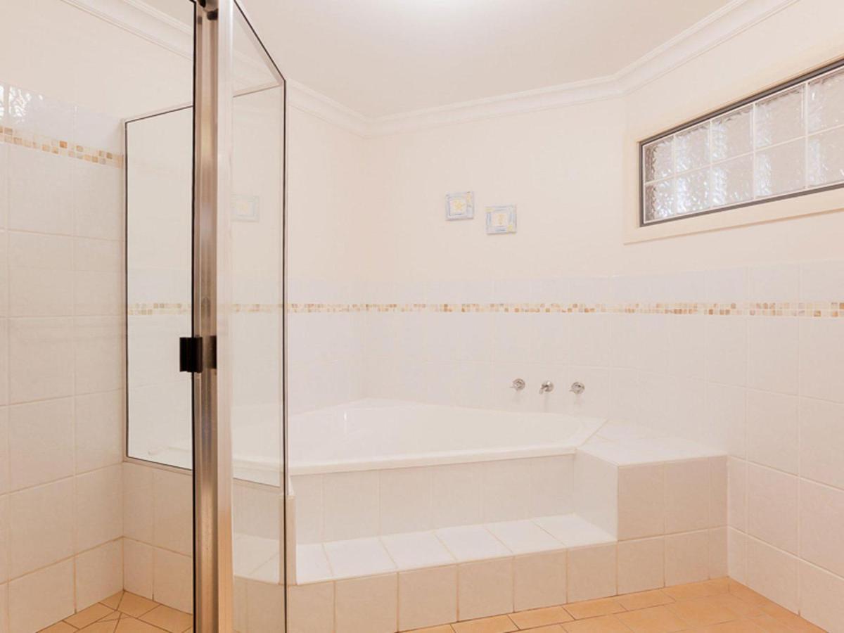 Sienna, 27A Christmas Bush Avenue - Duplex With Aircon, Wi-Fi And Close To Dutchie'S Beach Нельсон-Бей Екстер'єр фото
